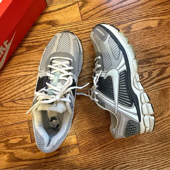 Nike Air Zoom Vomero 5 Sneakers / Cobblestone and Light Bone / Sz 8 - Picture 5 of 8